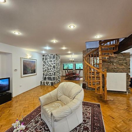 Apartment Nina With Private Terrace Tour As ลูบลิยานา ภายนอก รูปภาพ